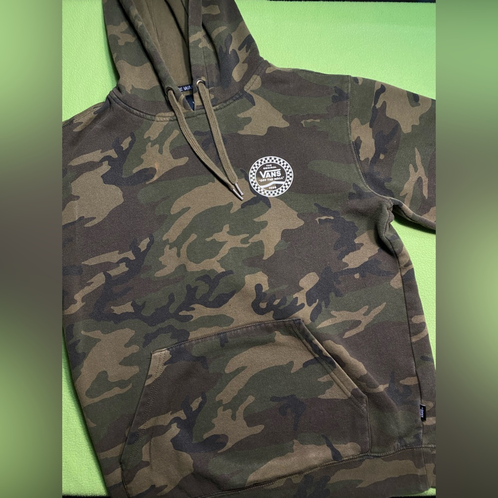 Vans camouflage hoodie SMALL *AS IS* Bundle other items and save more 💰‼️✨